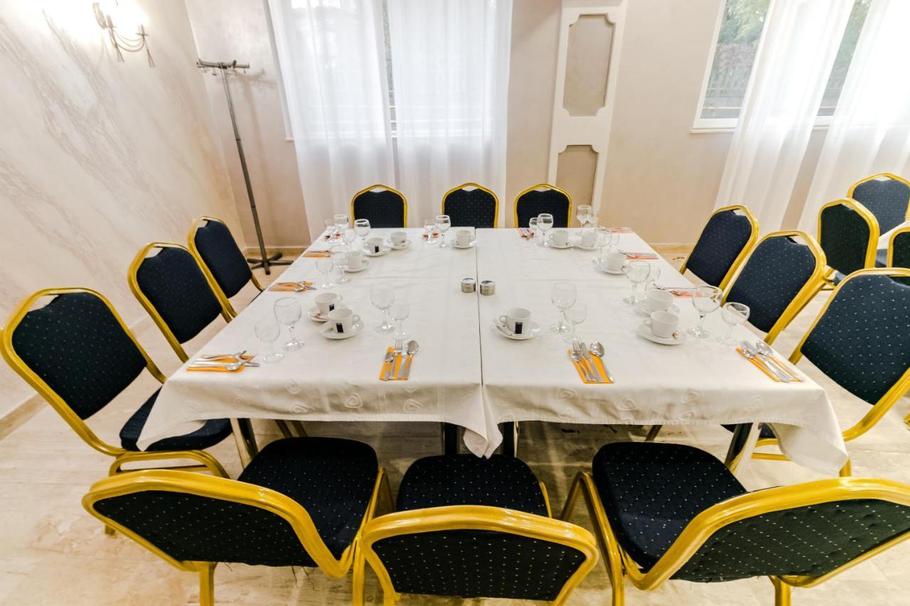 Hotel Marina Pucioasa Bagian luar foto