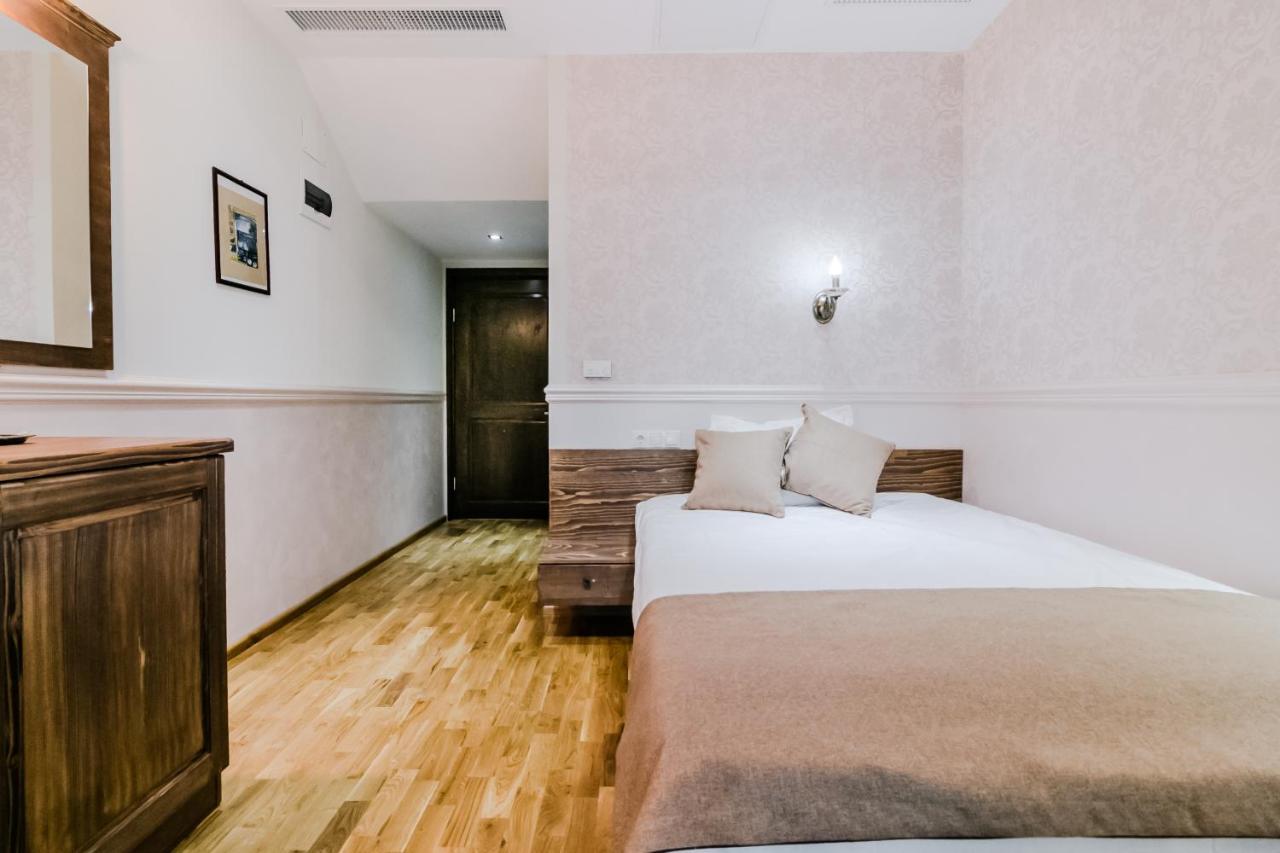 Hotel Marina Pucioasa Bagian luar foto